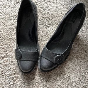 Born Black Leather Button Accent Heels Size 7/38